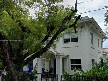 876 SW 2nd St