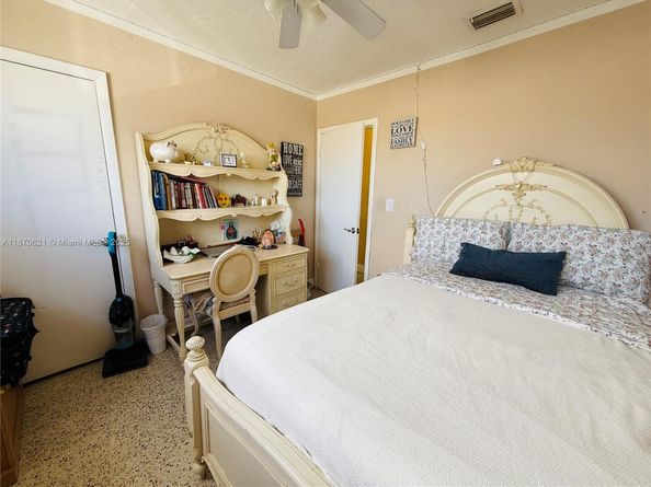 1158 W 24th St, Hialeah FL 33010