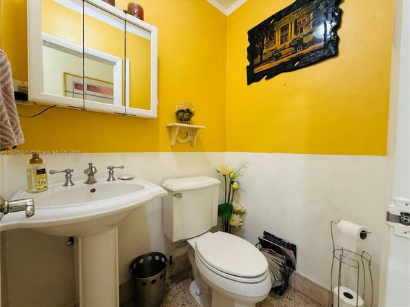 1158 W 24th St, Hialeah FL 33010