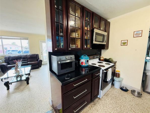 1158 W 24th St, Hialeah FL 33010