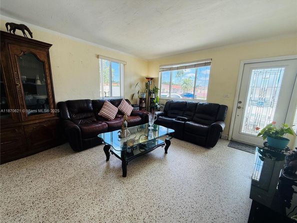 1158 W 24th St, Hialeah FL 33010