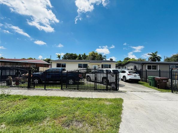 1158 W 24th St, Hialeah FL 33010