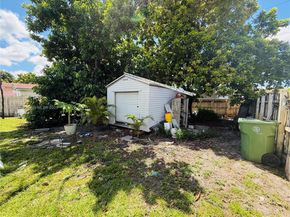 1158 W 24th St, Hialeah FL 33010