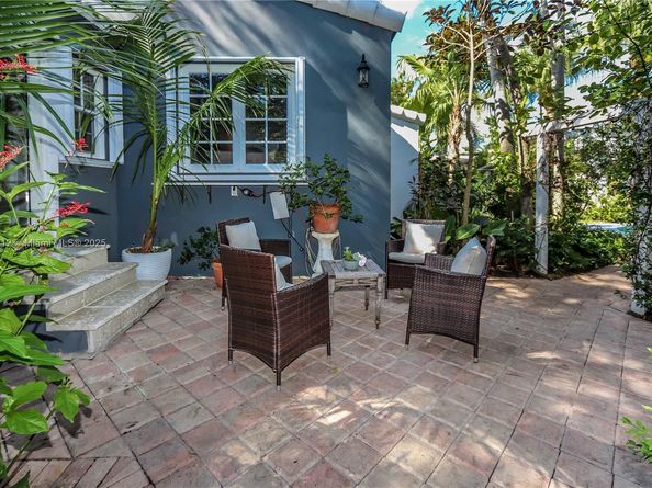 1329 Tyler St, Hollywood FL 33019
