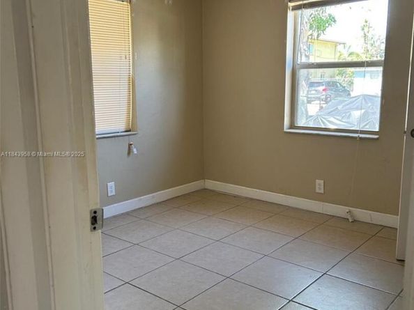 526 NW 15th Ter, Fort Lauderdale FL 33311