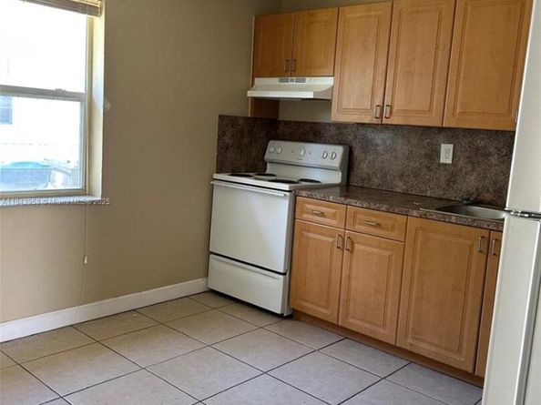 526 NW 15th Ter, Fort Lauderdale FL 33311