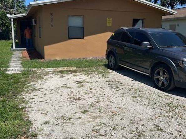 526 NW 15th Ter, Fort Lauderdale FL 33311