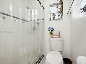 1185 NW 92nd Ave, Pembroke Pines FL 33024