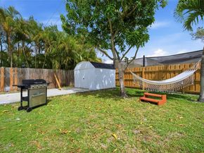 1185 NW 92nd Ave, Pembroke Pines FL 33024