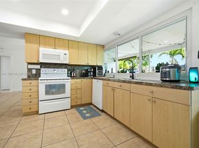 1185 NW 92nd Ave, Pembroke Pines FL 33024