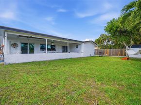 1185 NW 92nd Ave, Pembroke Pines FL 33024