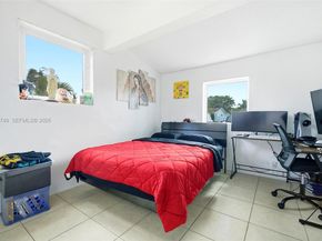 1185 NW 92nd Ave, Pembroke Pines FL 33024