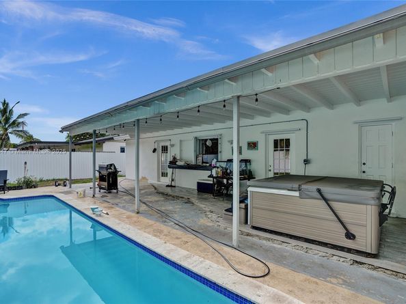 19780 SW 84th Ave, Cutler Bay FL 33189