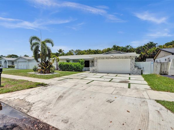 19780 SW 84th Ave, Cutler Bay FL 33189