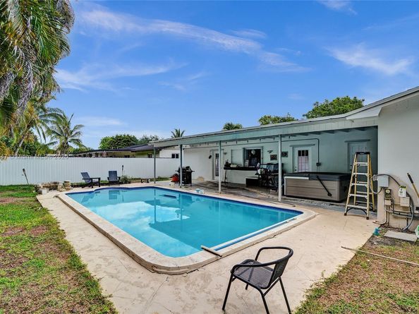 19780 SW 84th Ave, Cutler Bay FL 33189