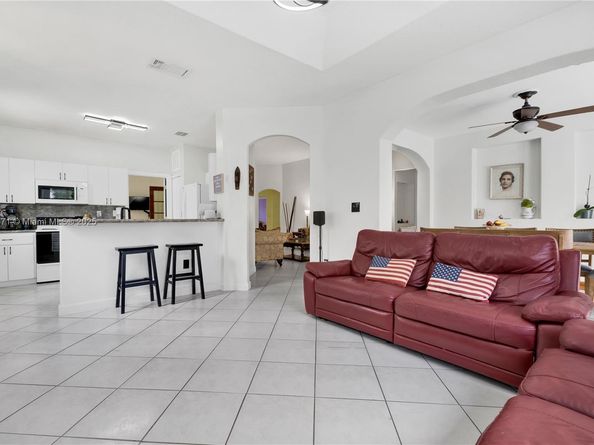 933 NW 136th Ave, Miami FL 33182