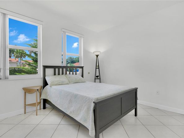 933 NW 136th Ave, Miami FL 33182