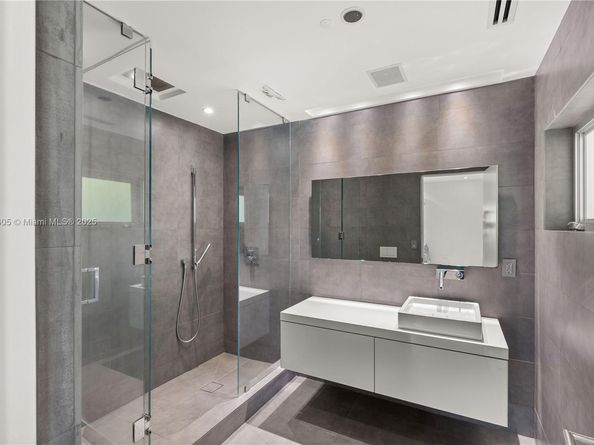 520 Castania Ave, Coral Gables FL 33146