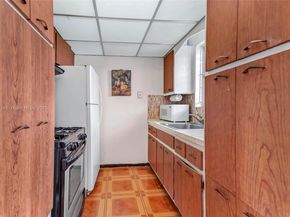 2072 NE 169th St 10, North Miami Beach FL 33162