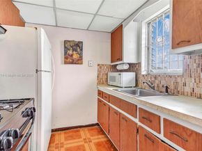 2072 NE 169th St 10, North Miami Beach FL 33162