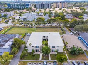 2072 NE 169th St 10, North Miami Beach FL 33162