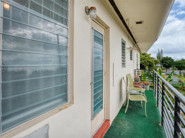 2072 NE 169th St 10, North Miami Beach FL 33162