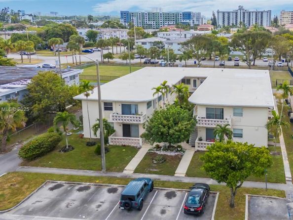 2072 NE 169th St 10, North Miami Beach FL 33162