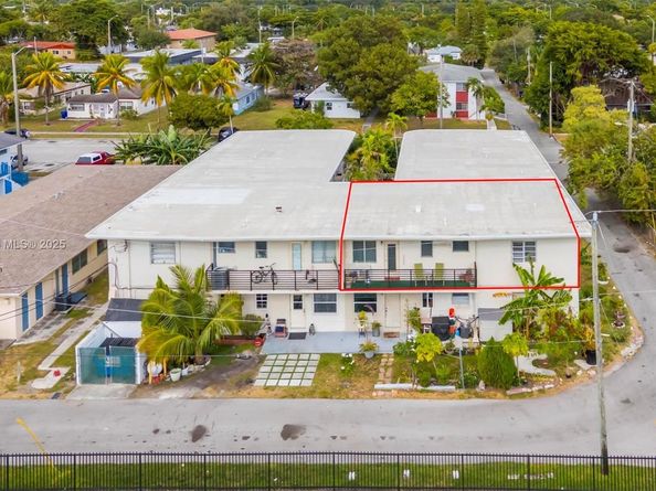 2072 NE 169th St 10, North Miami Beach FL 33162