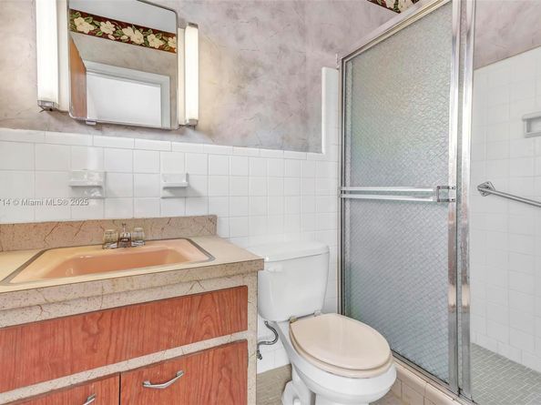 2072 NE 169th St 10, North Miami Beach FL 33162