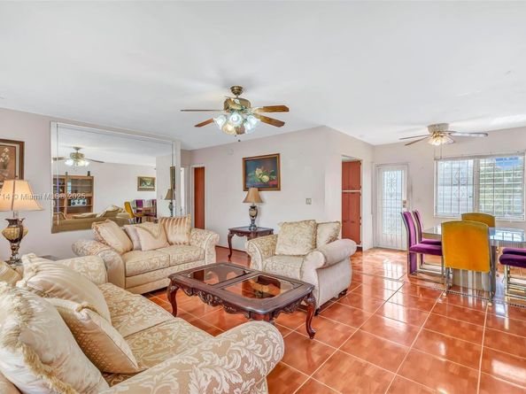 2072 NE 169th St 10, North Miami Beach FL 33162