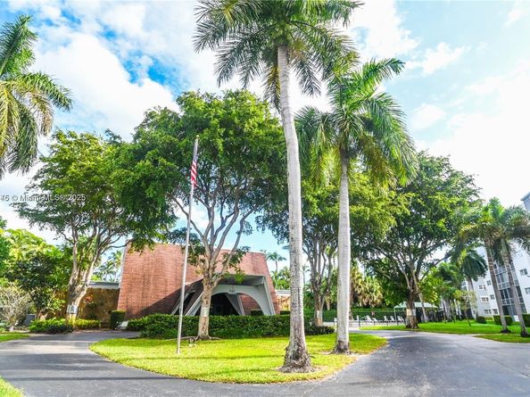 1425 Atlantic Shores Blvd 204, Hallandale Beach FL 33009