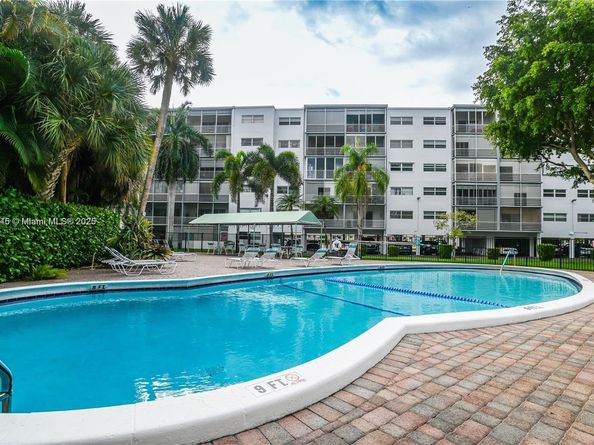 1425 Atlantic Shores Blvd 204, Hallandale Beach FL 33009