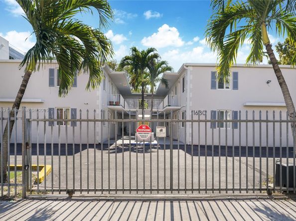 1630 NW 18th St, Miami FL 33125