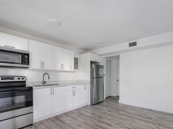 1630 NW 18th St, Miami FL 33125