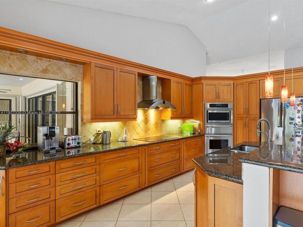 16621 Royal Poinciana Ct, Weston FL 33326