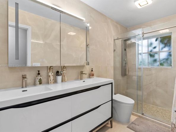 16621 Royal Poinciana Ct, Weston FL 33326