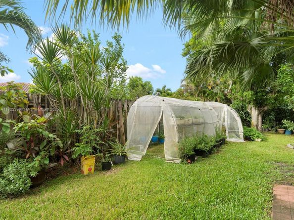 16621 Royal Poinciana Ct, Weston FL 33326