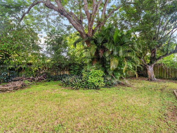 16621 Royal Poinciana Ct, Weston FL 33326