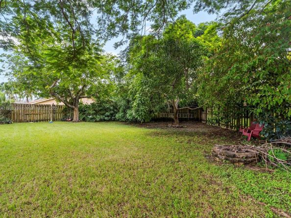 16621 Royal Poinciana Ct, Weston FL 33326