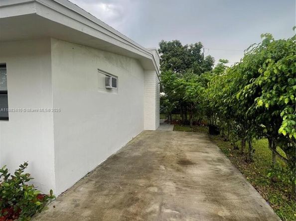19620 NW 5th Ct, Miami Gardens FL 33169