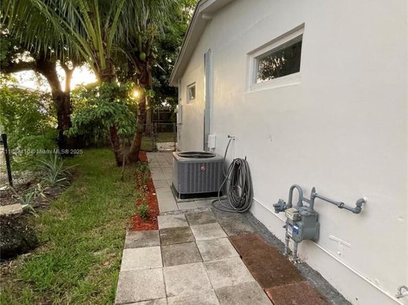 19620 NW 5th Ct, Miami Gardens FL 33169