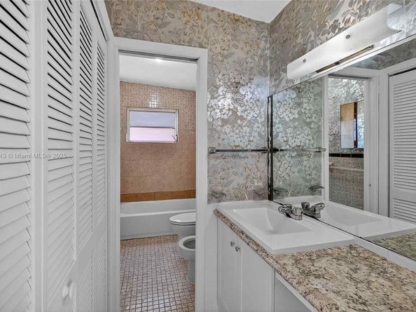 5900 NE 4th Ct, Miami FL 33137
