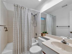 1361 Seagrape Cir, Weston FL 33326