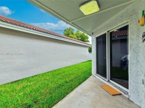 1361 Seagrape Cir, Weston FL 33326