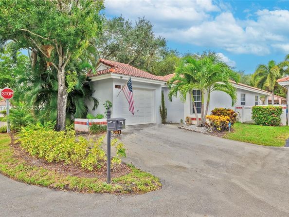 1361 Seagrape Cir, Weston FL 33326