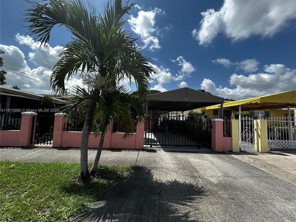 890 E 28th St, Hialeah FL 33013
