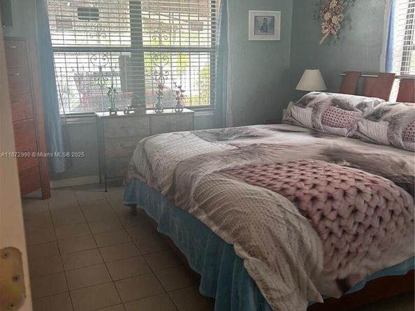 890 E 28th St, Hialeah FL 33013