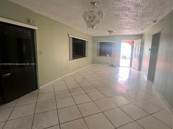 890 E 28th St, Hialeah FL 33013