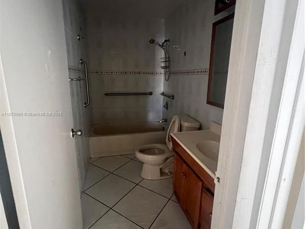 890 E 28th St, Hialeah FL 33013