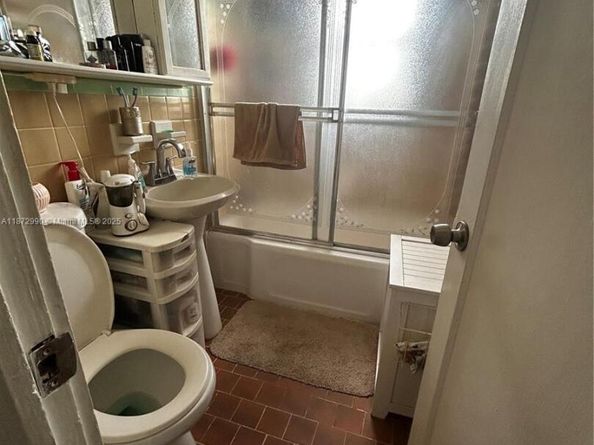 890 E 28th St, Hialeah FL 33013